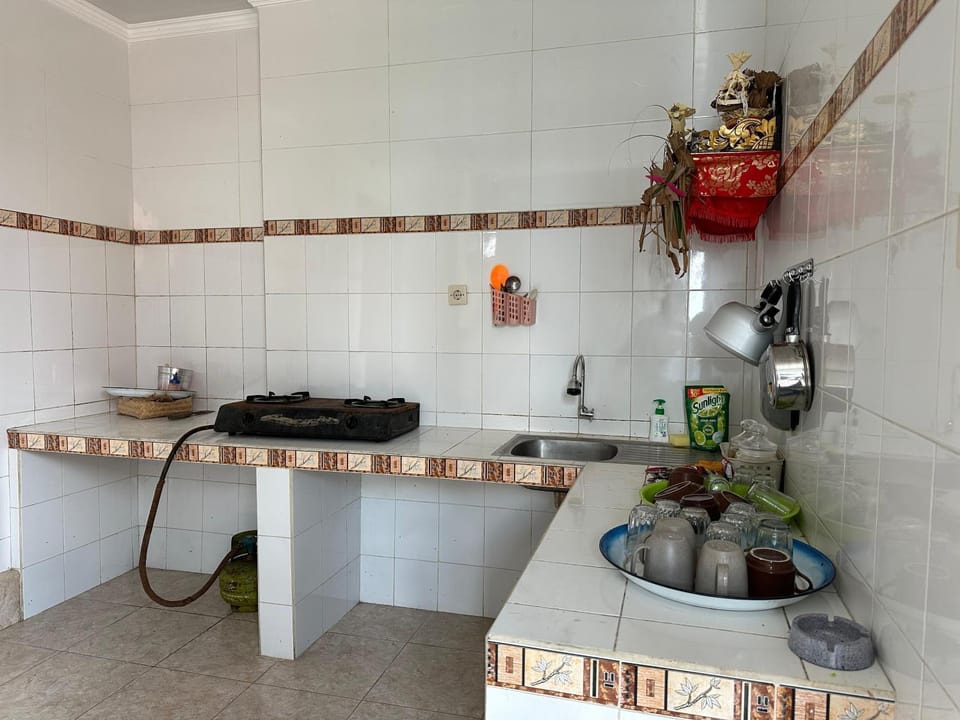 Kitchen or kitchenette, Communal kitchen