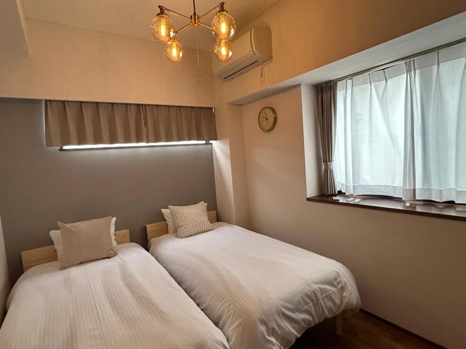 Bed, Photo of the whole room, Bedroom, air conditioner
