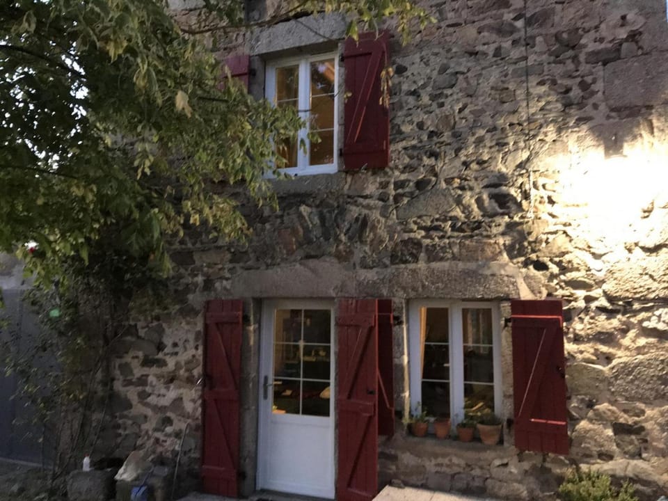 Maison confortable à Ferrières-sur-Sichon, animaux acceptés - FR-1-489-552 House in Auvergne-Rhône-Alpes