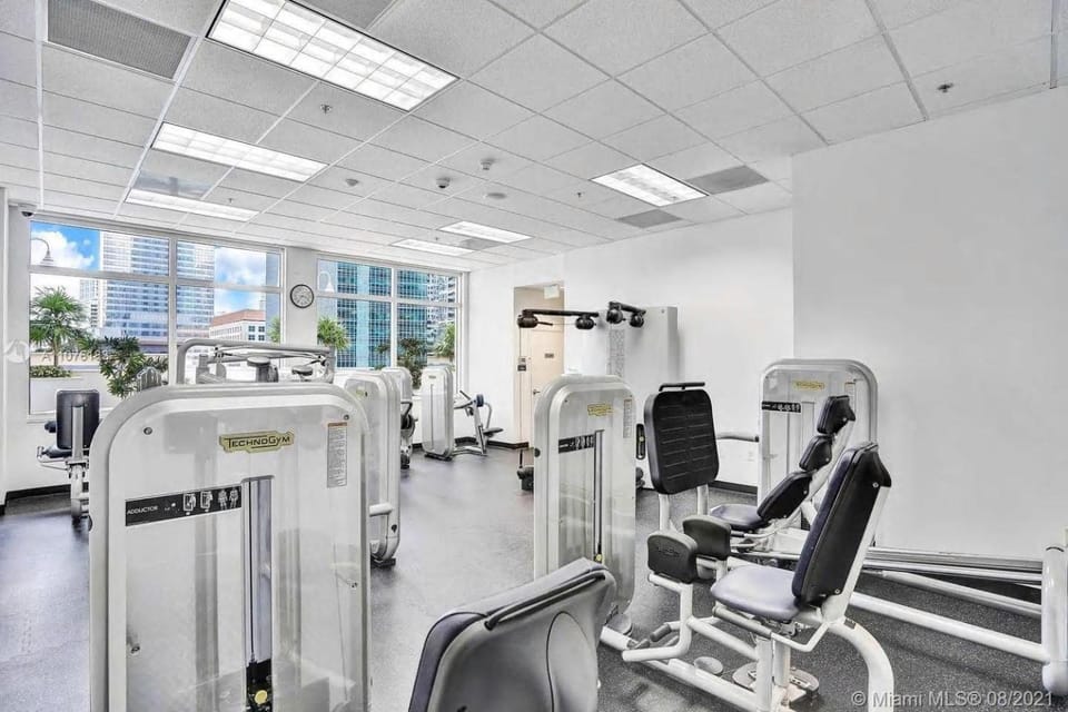 Amazing 28th floor unit with Parking Apartment in Brickell