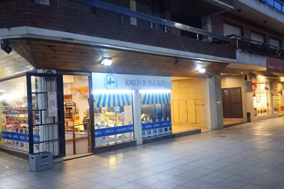 Food and drinks, Food, Supermarket/grocery shop, Shopping Area