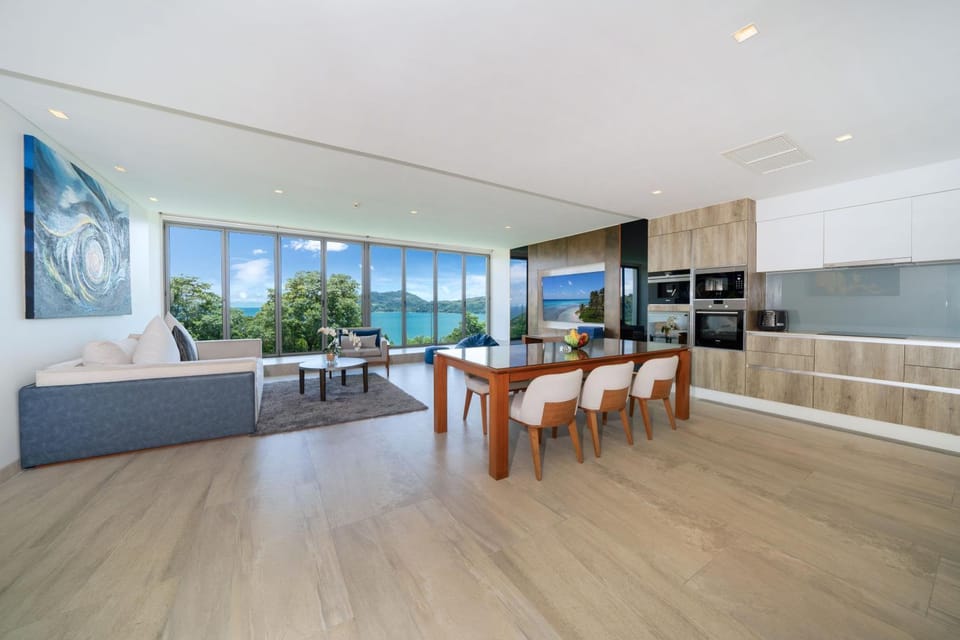 TV and multimedia, Kitchen or kitchenette, Living room, Seating area, Dining area