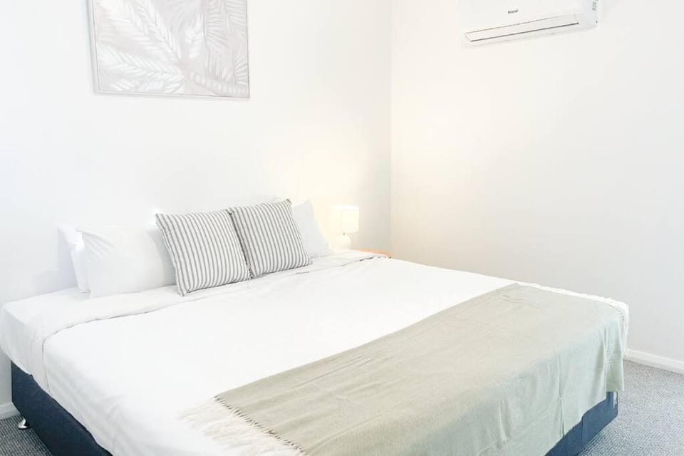 Modern Central Retreat 2 Apartment in North Wagga Wagga