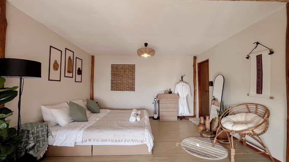Photo of the whole room, Bedroom