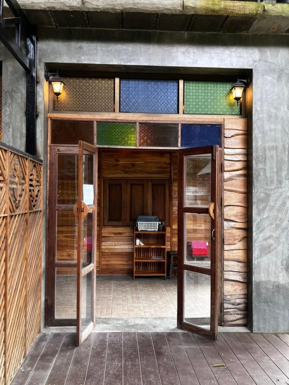 Facade/entrance