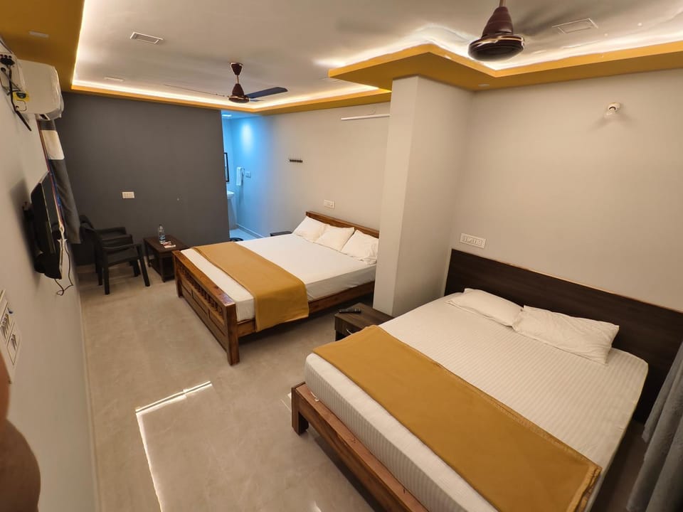 Bed, Photo of the whole room, Bedroom, air conditioner