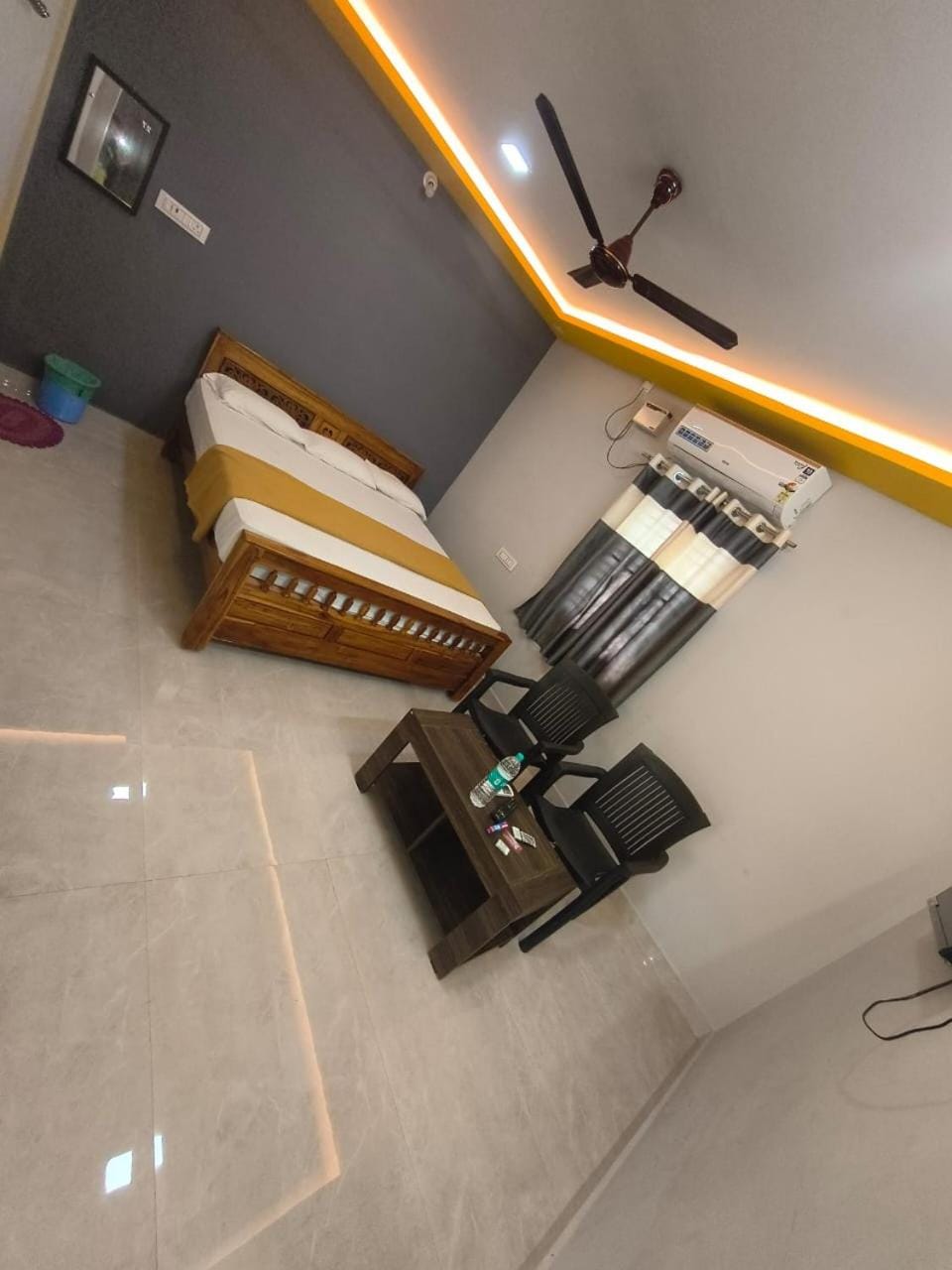 Bed, Photo of the whole room, Bedroom