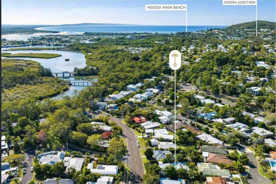 Neighbourhood, Bird's eye view, Lake view, River view, Street view, Location