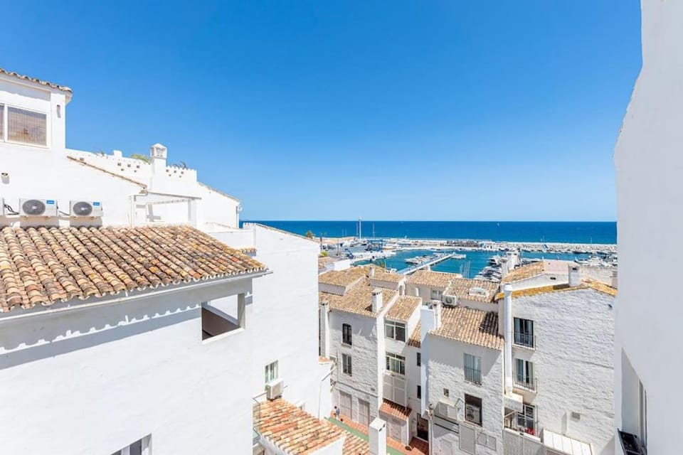 Holiday apartment with Sea views in Puerto Banus Apartment in Marbella