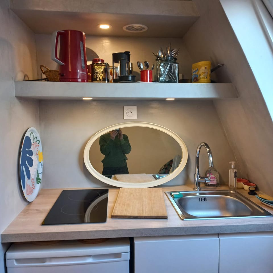 Kitchen or kitchenette