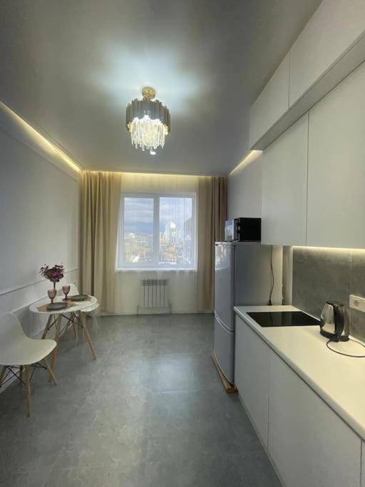 Kitchen or kitchenette, Dining area, stove