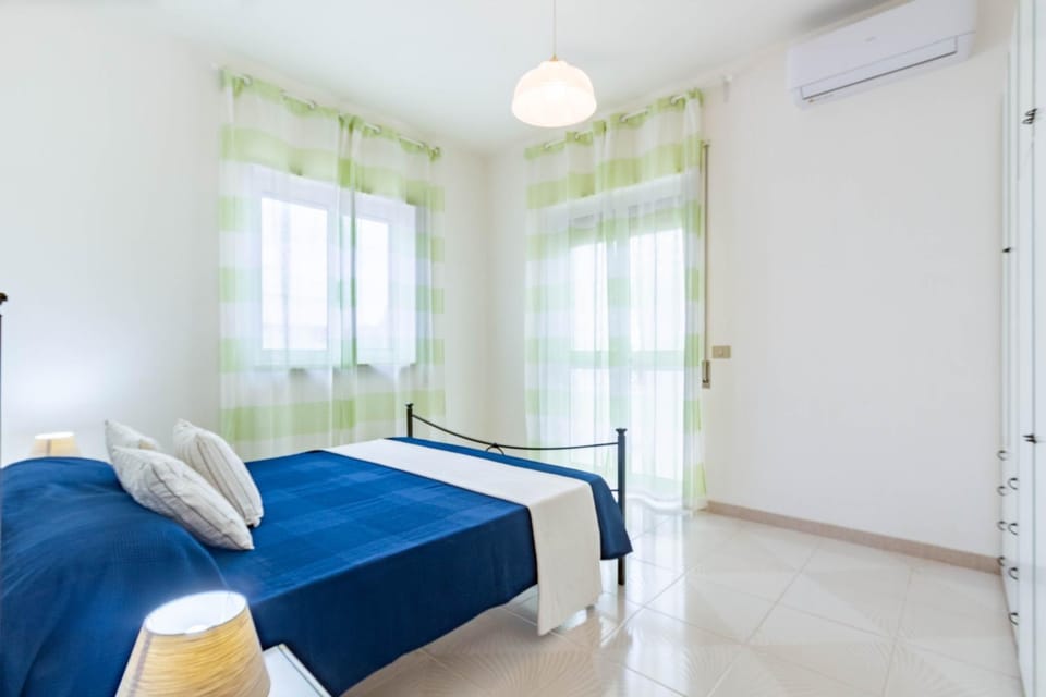 Bed, Photo of the whole room, Bedroom, air conditioner