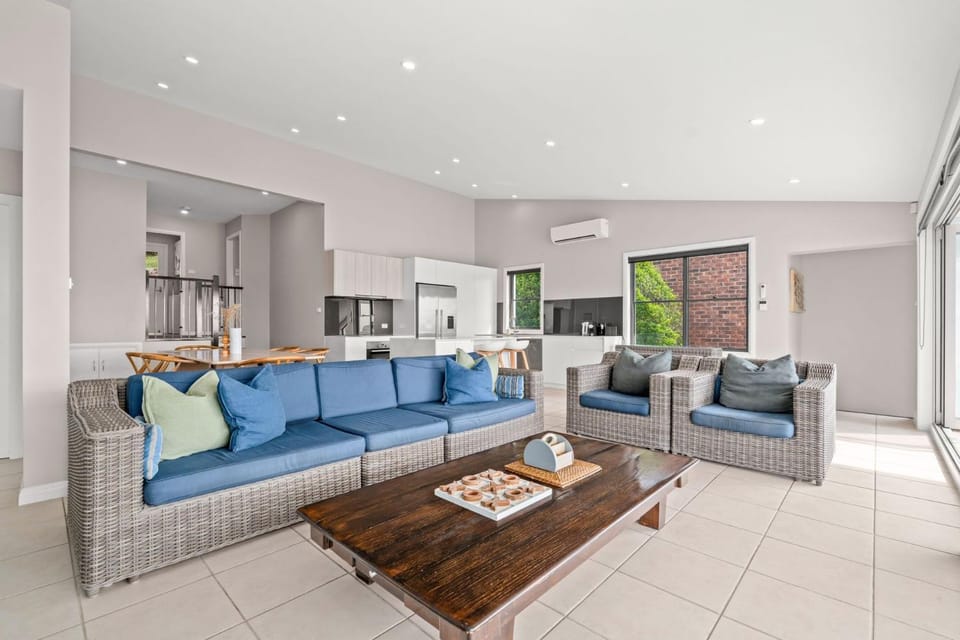 Absolutely Avoca - beautiful views for the family House in Cape Three Points Road