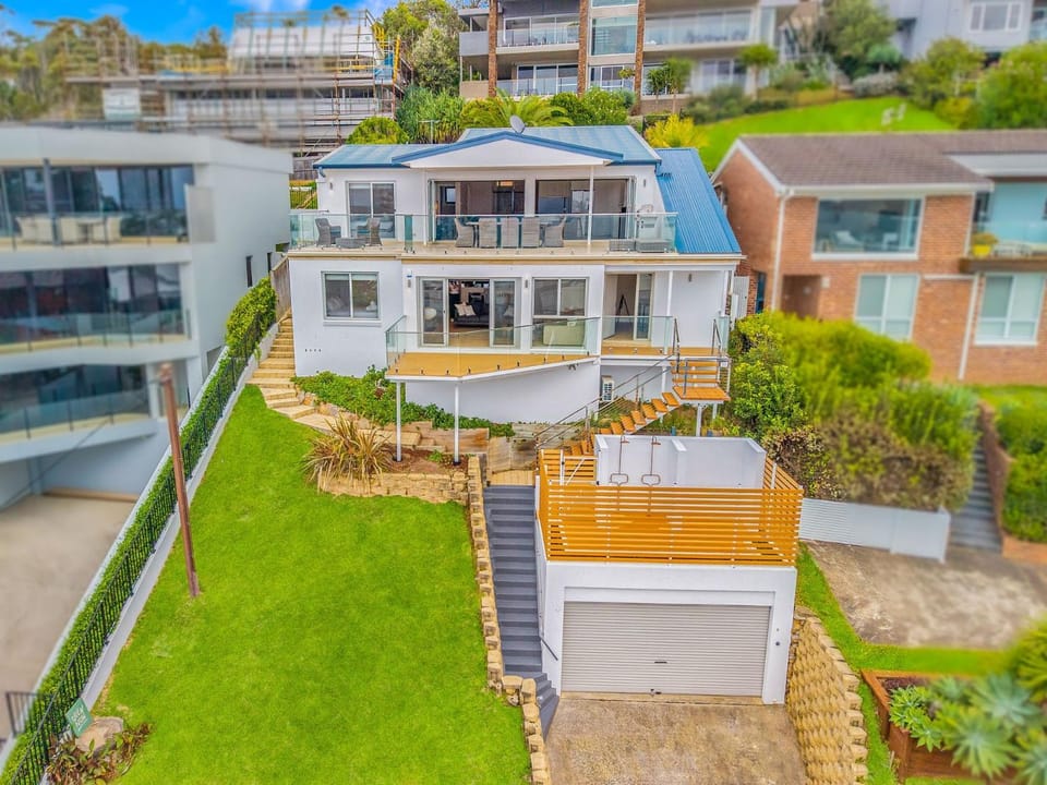 Absolutely Avoca - beautiful views for the family House in Cape Three Points Road