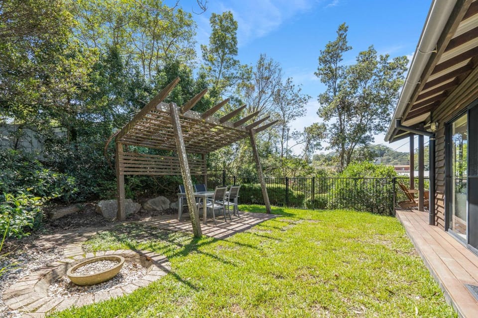 Avoca Beach Living House in Cape Three Points Road