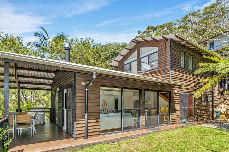 Avoca Beach Living House in Cape Three Points Road