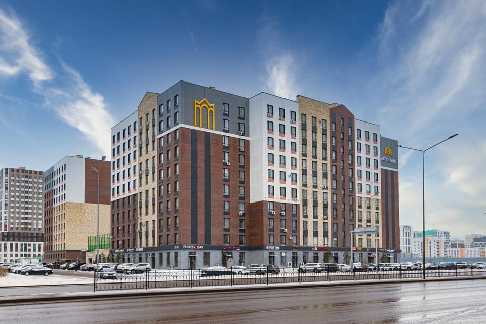 Property building, Day, City view, Location, Parking