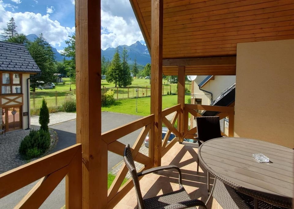 Balcony/Terrace, Decorative detail, Mountain view