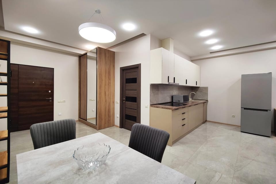 Kitchen or kitchenette, Dining area, stove