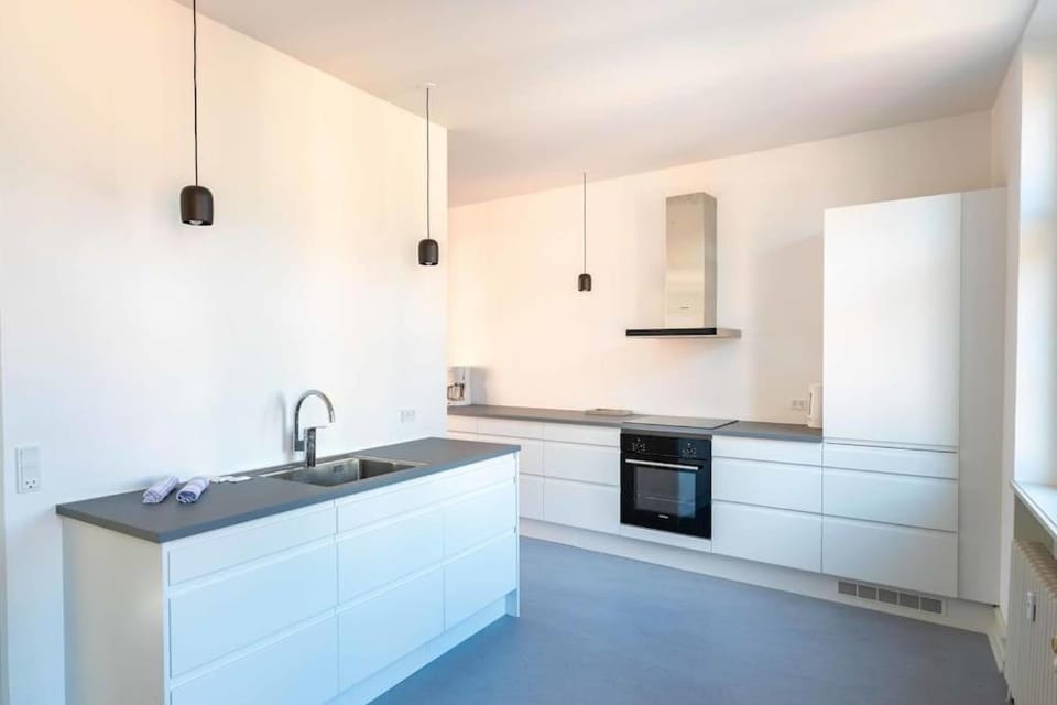 Kitchen or kitchenette, oven, stove