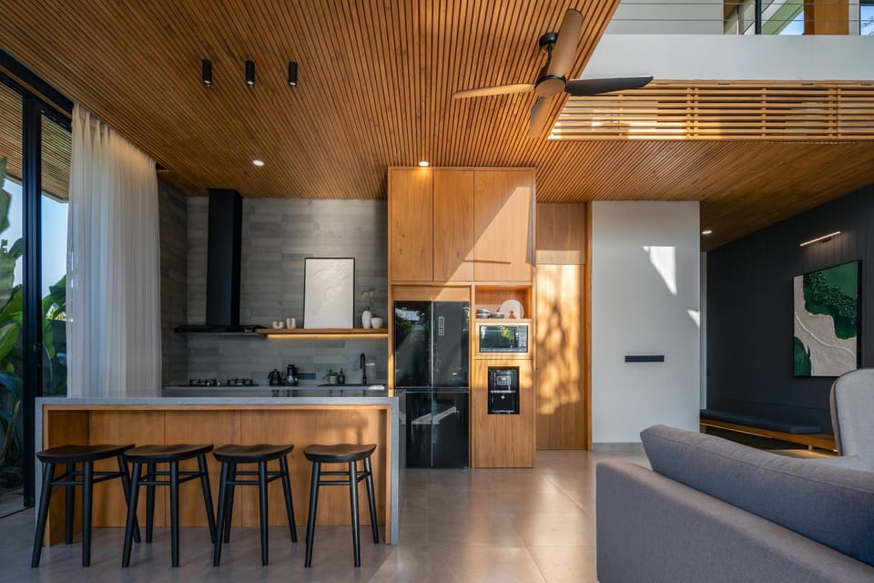 Kitchen or kitchenette, Seating area, Dining area