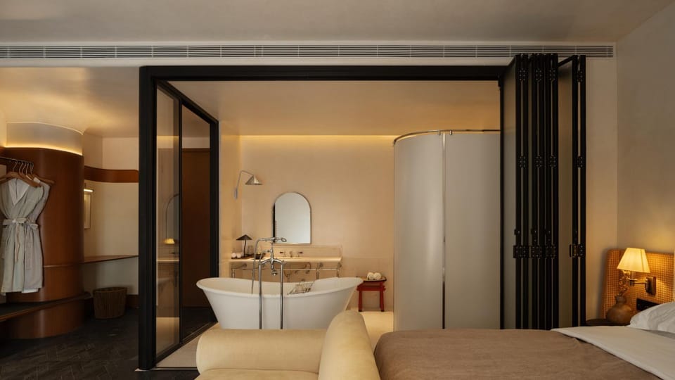 Bed, Bathroom