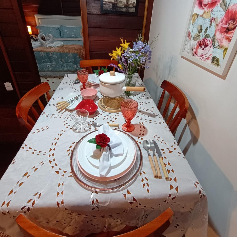 Living room, Decorative detail, Dining area, Meeting/conference room, Meals