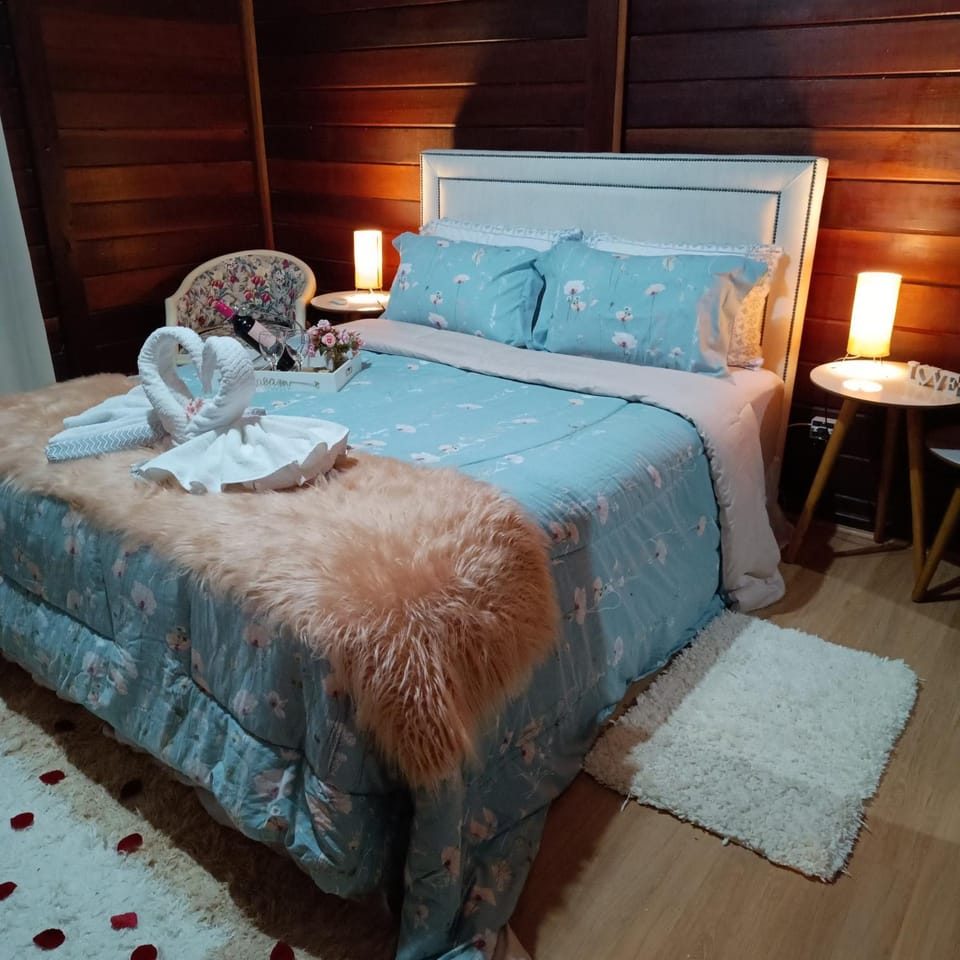 Decorative detail, Bedroom, Pets
