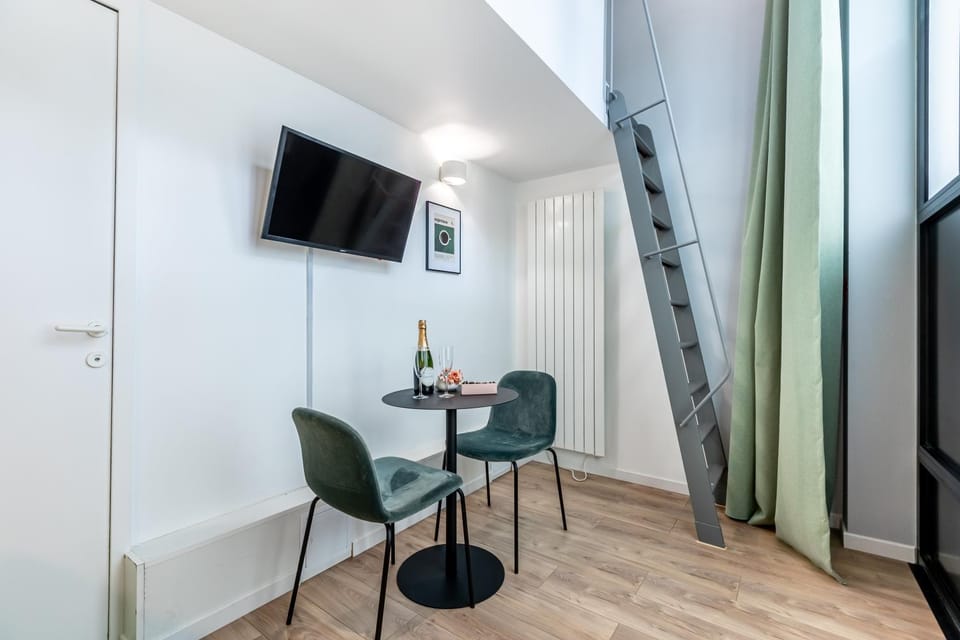 TV and multimedia, Dining area