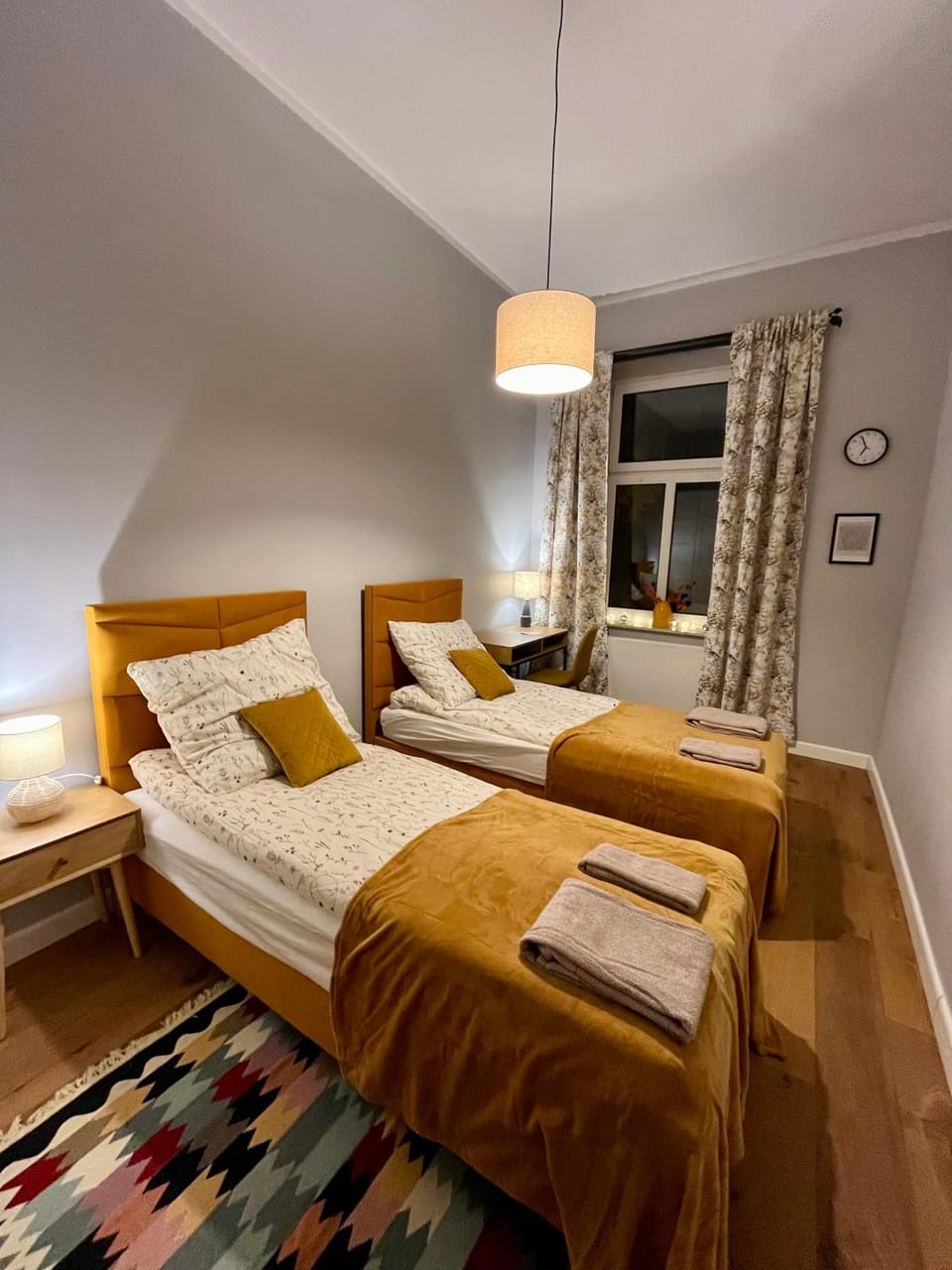 Bed, Living room, Photo of the whole room, Seating area, Bedroom