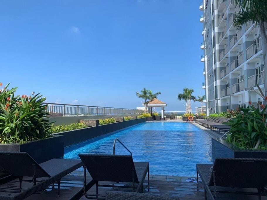 Property building, Pool view, Swimming pool, Swimming pool, sunbed