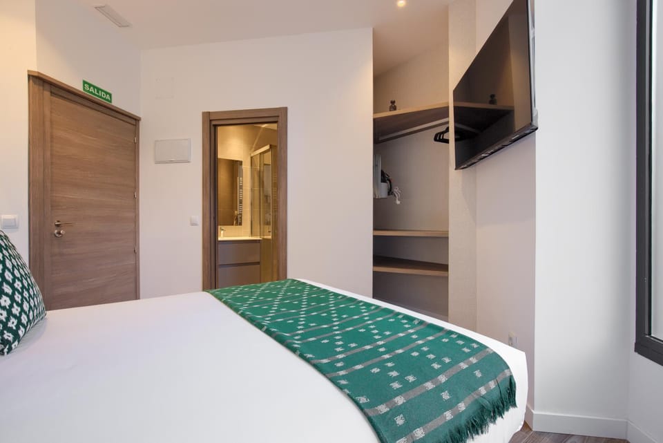 Bed, TV and multimedia