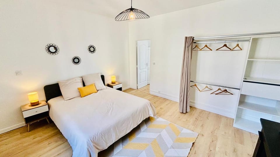 Bed, Photo of the whole room, Bedroom