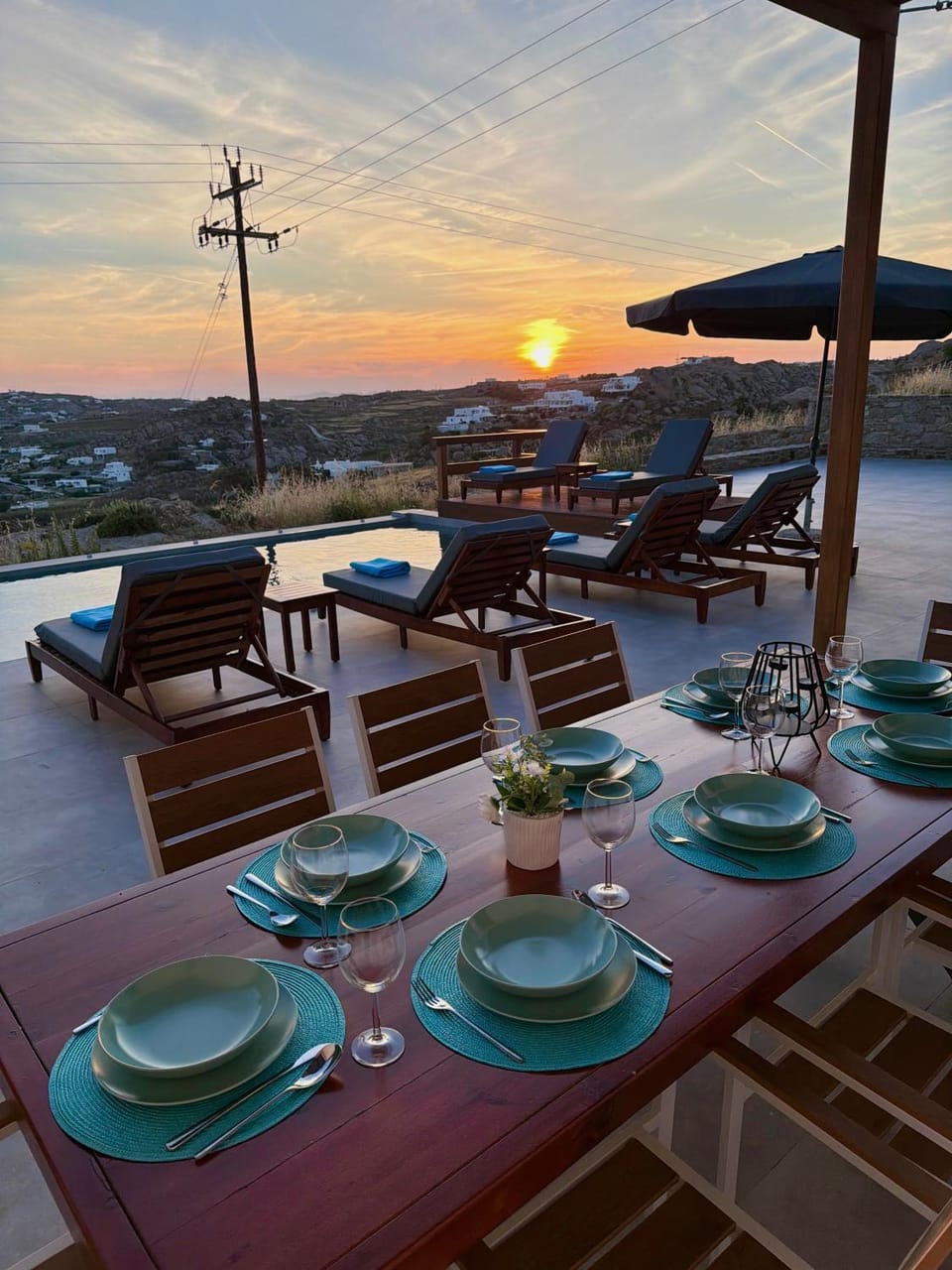 View (from property/room), Balcony/Terrace, Dining area, Lake view, Pool view, Swimming pool, Sunset, sunbed