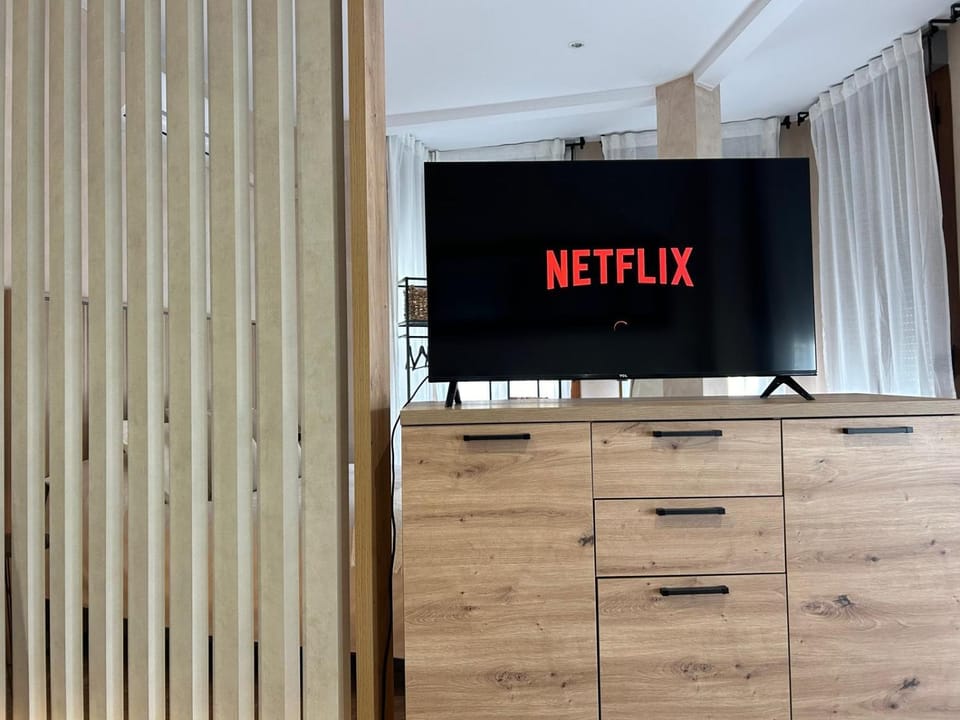 Communal lounge/ TV room, TV and multimedia