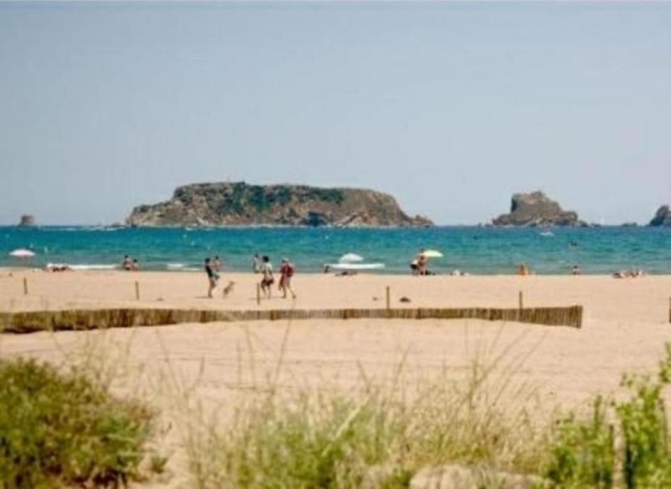 Honeycomb Apartment in Baix Empordà