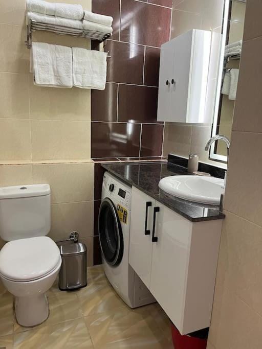 Toilet, Bathroom, towels, washing machine