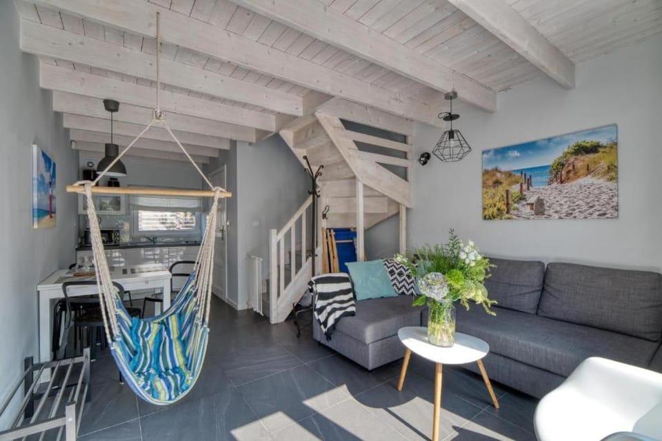 TV and multimedia, Kitchen or kitchenette, Living room, Seating area, Dining area