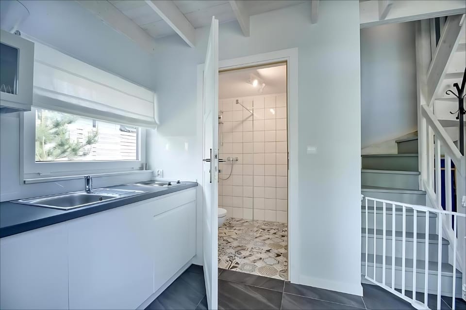 Shower, Bathroom, Kitchen or kitchenette
