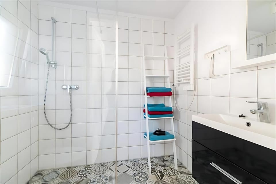 Shower, Bathroom, towels