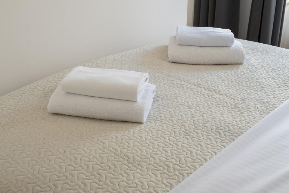Bed, Photo of the whole room, Bedroom, towels