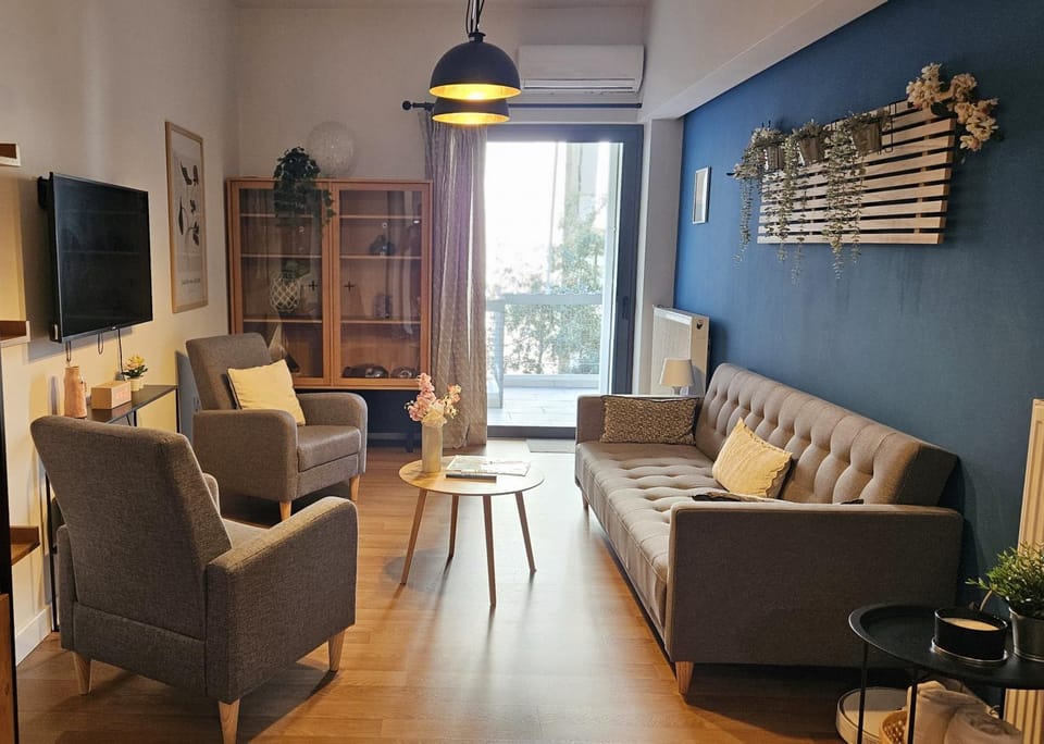TV and multimedia, Living room, Seating area, Evening entertainment