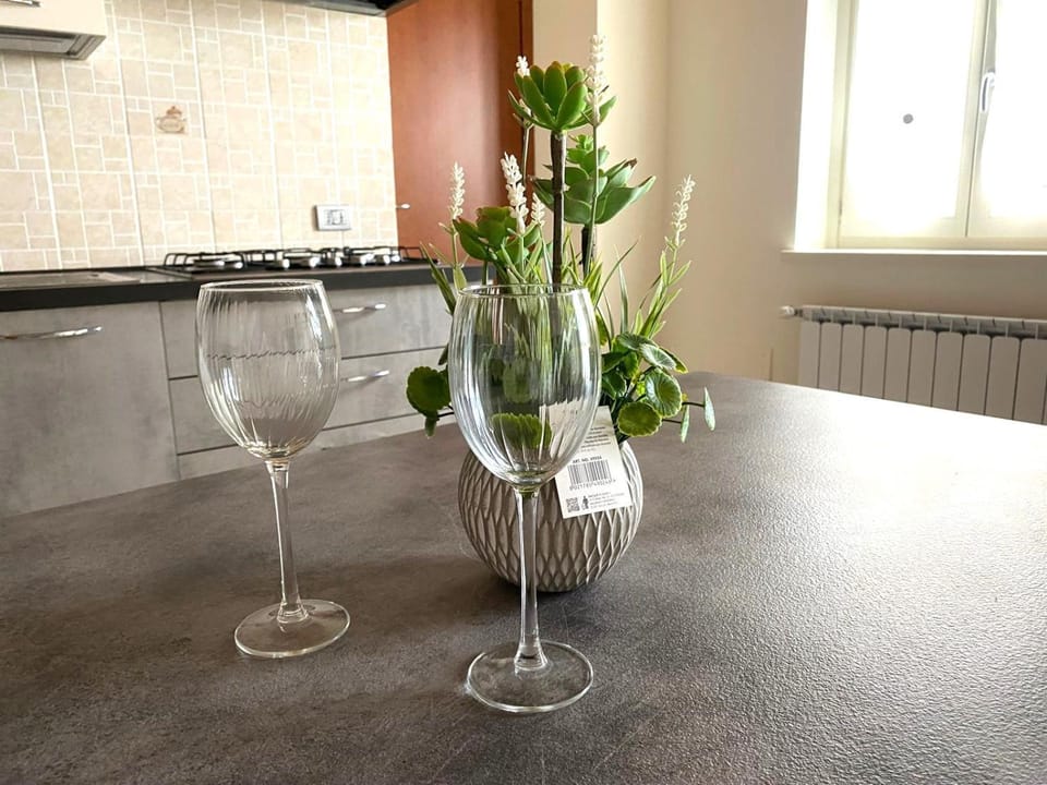 Kitchen or kitchenette, Food and drinks