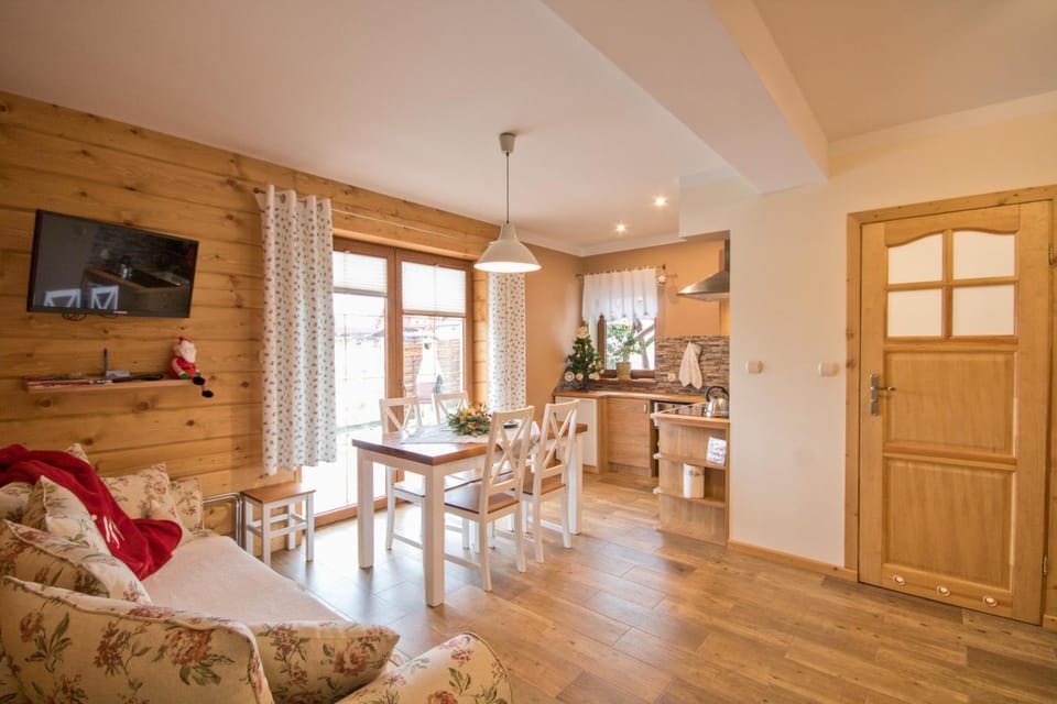 TV and multimedia, Living room, Seating area, Dining area, kitchen
