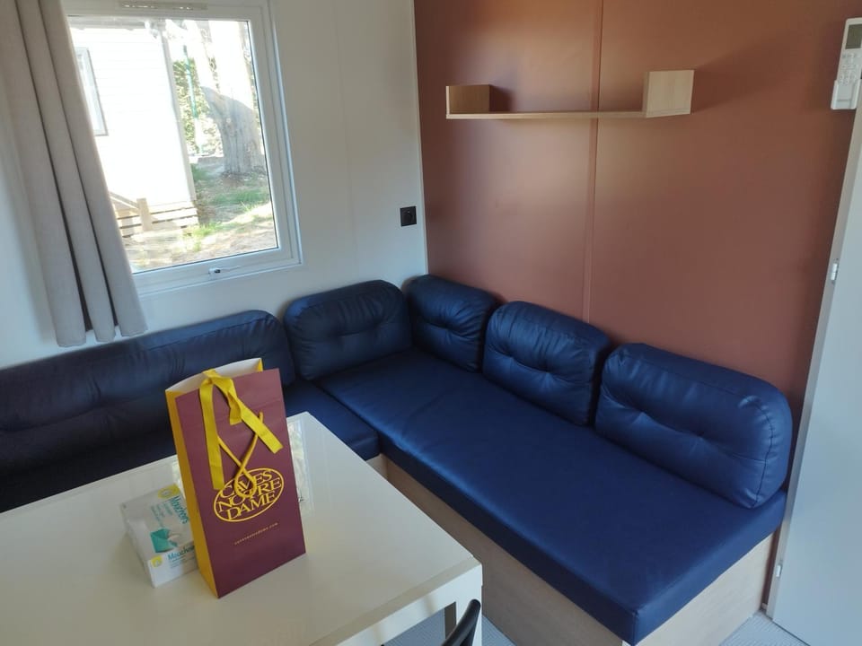 Mobil home tout équipé Campground/ 
RV Resort in Sausset-les-Pins