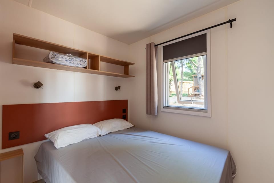 Property building, Living room, Bedroom