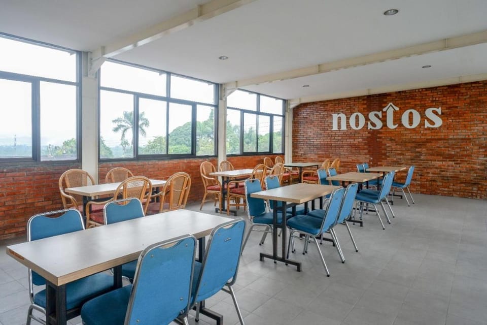 Communal lounge/ TV room, Property logo or sign, Seating area