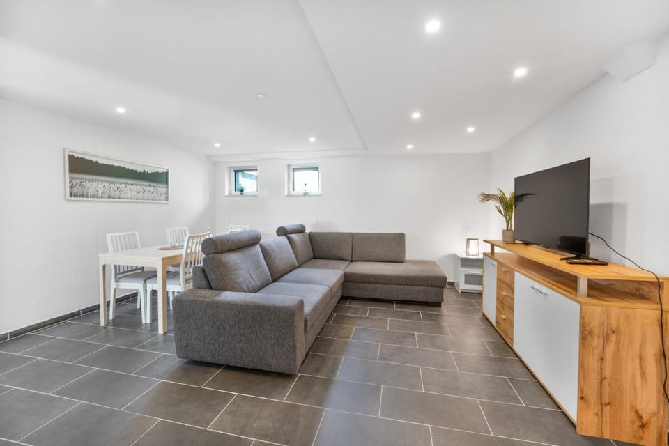Kitchen or kitchenette, Seating area