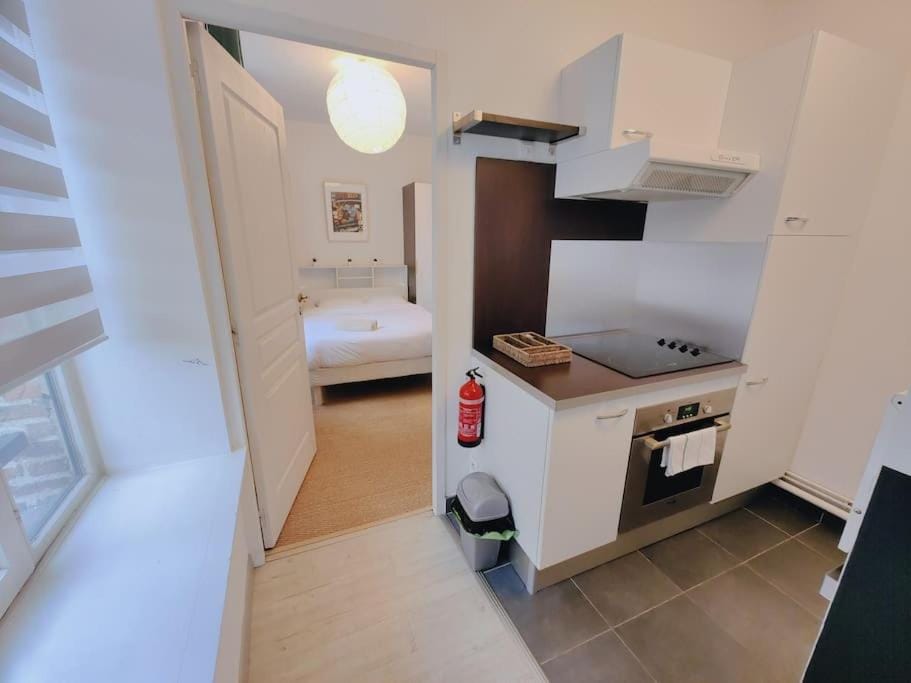 Bedroom, oven, stove