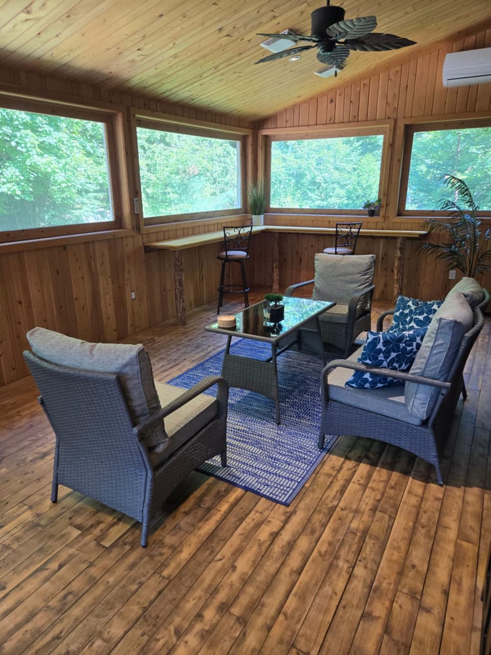 Solarium, Seating area